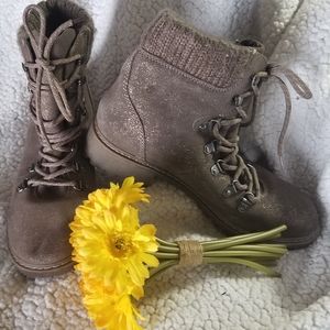EUC G.H. Bass gray glitter hiking boots
